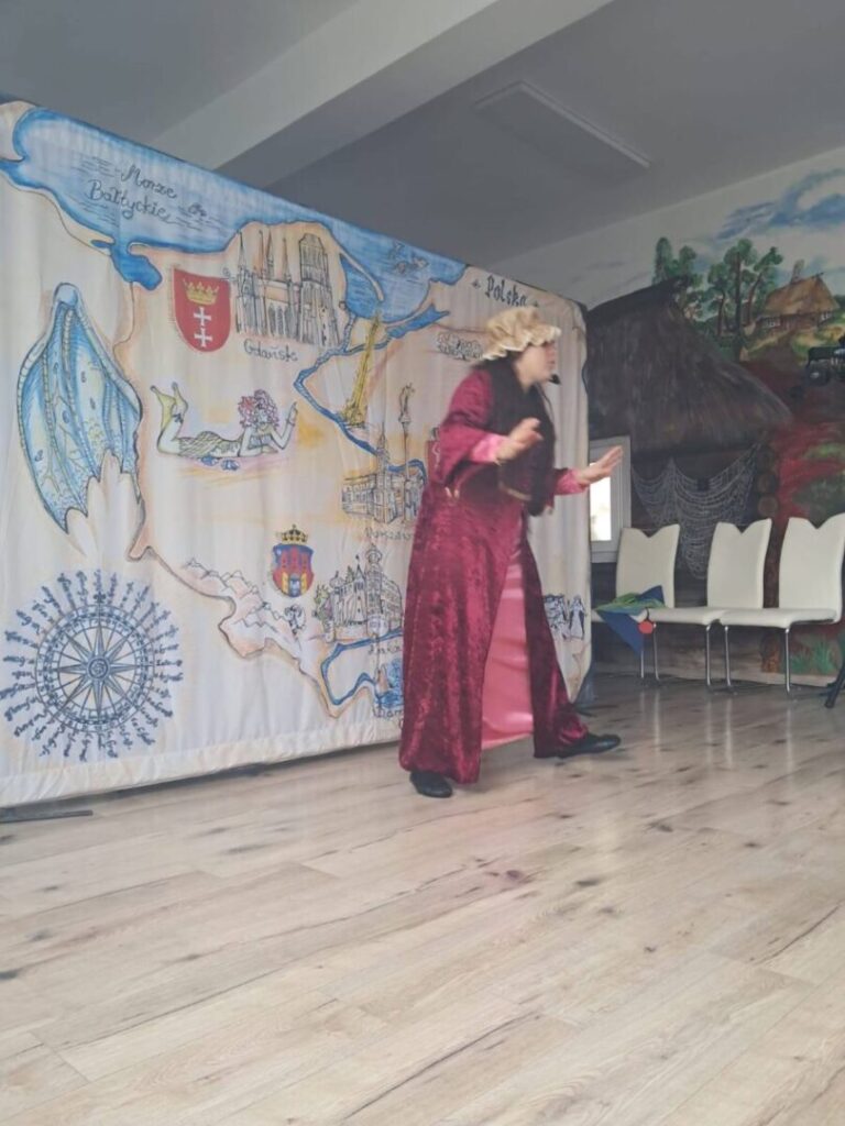 Teatr Gargulec przedstawia Nowe przygody Smoka Wawelskiego – czyli Wisłą przez Polskę 3 25 Scaled 3 768x1024