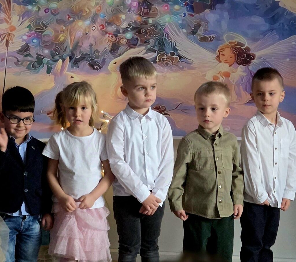 Dziś w naszym przedszkolu pojawili się wyjątkowi goście – Babcie i Dziadkowie 6 24 Scaled 1 1024x908